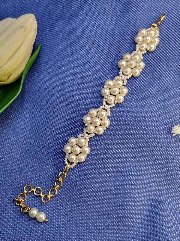 "Vintage Romance" Cream Pearl Flower Cluster Bracelet